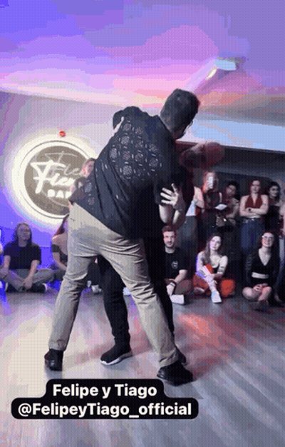 Man Dancing In Front Of Crowd Felipe Y Tiago GIF