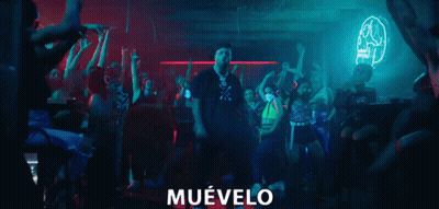 Man Dancing In Front Of Crowd Muevelo GIF