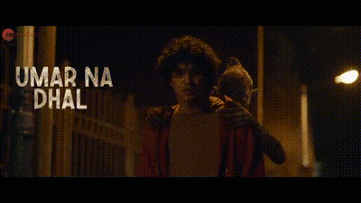 Man Holding Child On Shoulders GIF