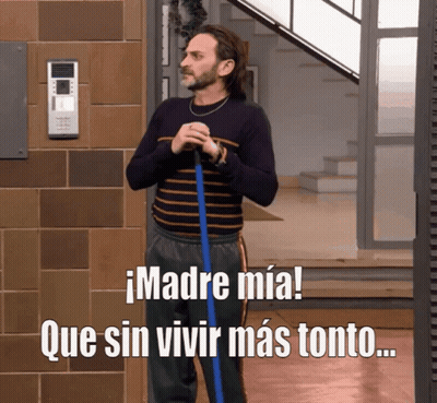 Man Holding Mop In Front Of Brick Wall Madre Mia Que Sin Vivir Mas Tonto GIF