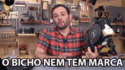 Man Holding Speaker O Bicho Nem Tem Marca GIF