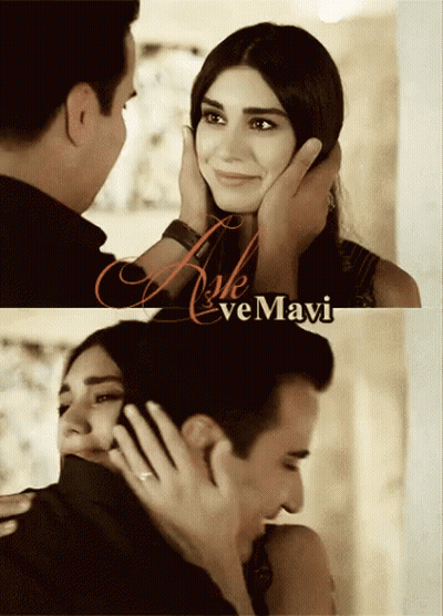 Man Holding Woman's Face Saying Aşk Ve Mavi GIF
