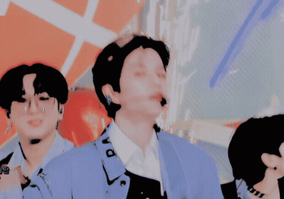 Man In Blue Jacket With Microphone Saying Not Explain Motion GIF