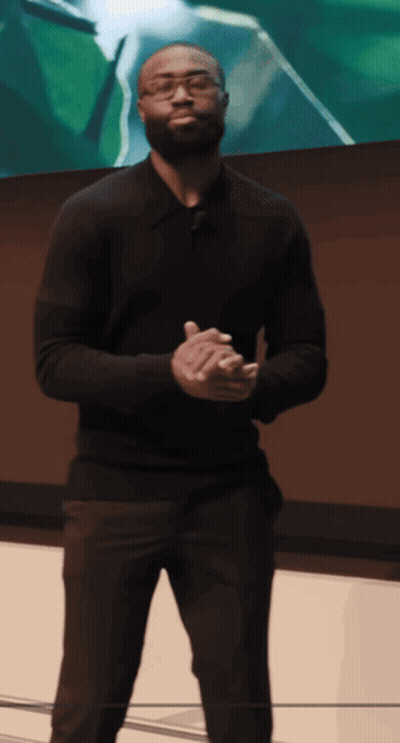 hombre con gafas y camiseta negra aplaudiendo GIF