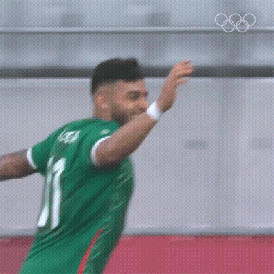 Man In Green Jersey Number 11 GIF