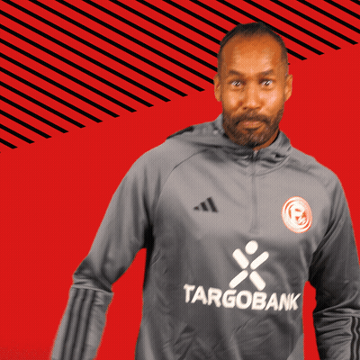 Man in Grey Shirt Saying Targobank