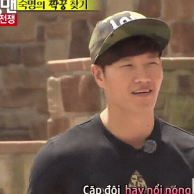 Man In Hat And Black Shirt Says Cap Doi Hay Noi Nong GIF