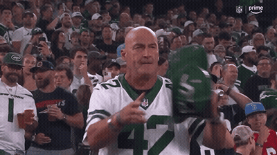Hombre con camiseta de los Jets número 42 GIF
