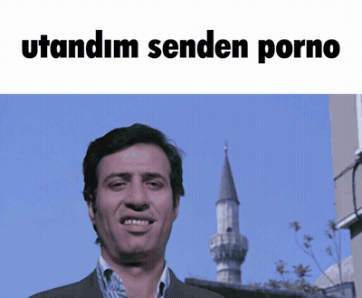 Hombre con disfraz de vagina rosa GIF