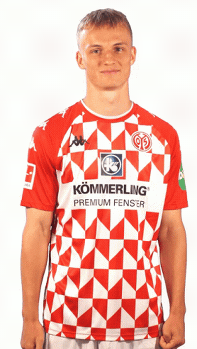 Man In Red And White Shirt Saying Kommerling Premium Fenster GIF