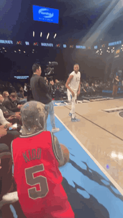 Man In Red Jersey Number 5 GIF