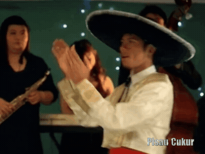 Man In Sombrero Clapping Pisau Ukur GIF