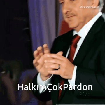 Man In Suit And Tie Clapping Halkim Çokpardon GIF