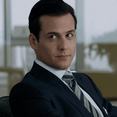 Hombre con traje y corbata mirando GIF