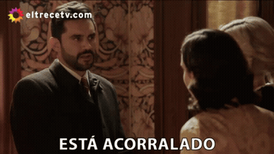 Man In Suit And Tie Says Esta Acorrolado GIF