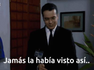 Man In Suit In Front Of Sign Saying Jamas La Habia Visto Asi GIF