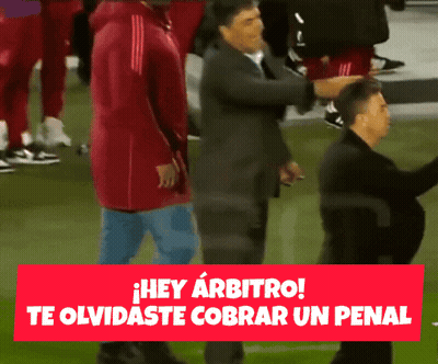 Man In Suit On Soccer Field Hey Arbitro Te Olvidaste Cobrar Un Penal GIF
