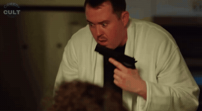Man In Suit Says Hello Hay Alguien Con Vidaaaa GIF