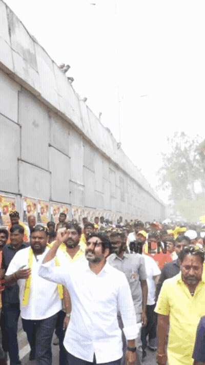 Man In White Shirt In Crowd Of Yellow Shirts GIF