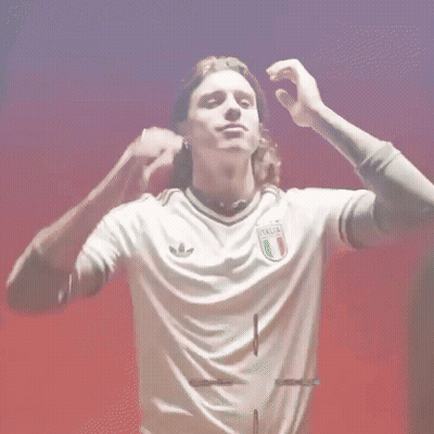 Man In White Shirt Saying Italia Holding Head GIF