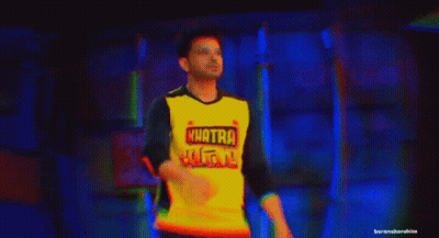 Man In Yellow Shirt Saying Khatra GIF
