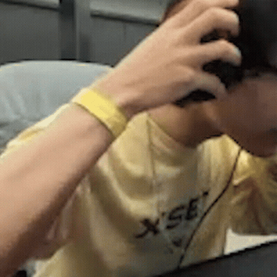 Man In Yellow Shirt Saying X Se GIF