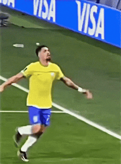 Man In Yellow Shirt With Number 7 GIF