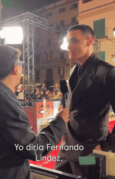 Man Interviewed Saying Yo Diria Fernando Lindez GIF