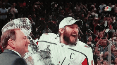 Man's Face With Jarvinen Pull Uppa Ovi Kuva GIF
