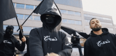 Man Says She's Still Alive In Shameless GIF