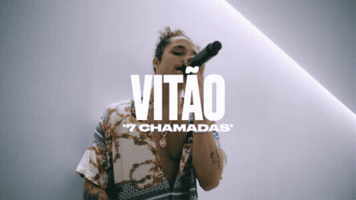 Man Singing Into Microphone Vitao 7 Chamadas GIF