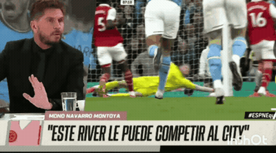 Man Watching Soccer Game Saying Este River Le Puede Competir Al City GIF