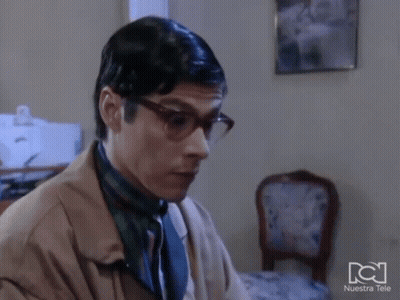 Hombre con gafas dice cómo es eso GIF