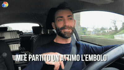 Man With Beard Driving Car With Words Mile Partito Un Attimo L' Embolo GIF