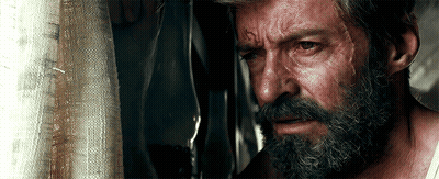 Hombre con barba mirando por la ventana GIF