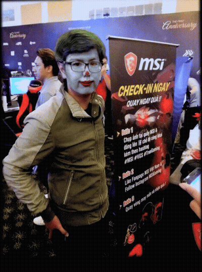 Man With Blue Paint Sign MSI Check-In Ngay Quay Ngay Qua GIF