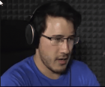 Hombre con gafas y auriculares en computadora GIF