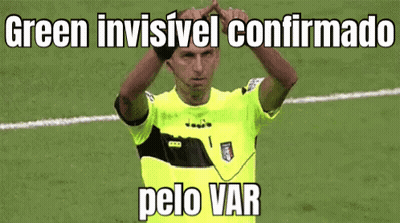 Man Yellow Shirt Green Invisivel Confirmado Pelo Var GIF