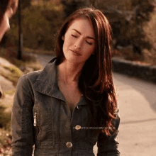 Megan Fox Turning Head Confused Reaction GIF