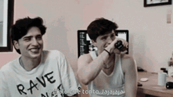 Men Laughing Miralo Que Tonto Jajajaja Meme GIF