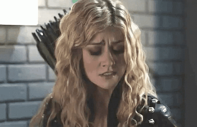 Mia Smoak Queen Katherine Mcnamara GIF