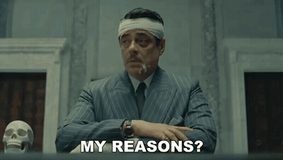 Minion Standing In Front Of Pool Söker Någon O Göra Ponzi Scheme Med GIF