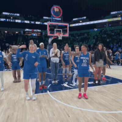 Minnesota Women 'S Basketball Team Celebrating A Win GIF