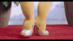 Miss Piggy Diva Dance Moves GIF