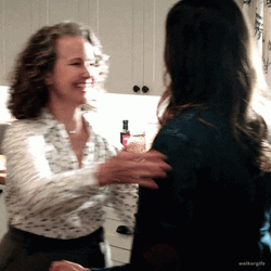 Mother And Daughter Abrazo  GIF