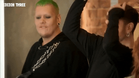 Mua Make Up Contest Talks To Opponent GIF