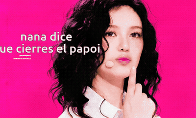 Nana Dice Ue Cierres El Papoi Pink Background GIF