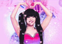 Newjeans Hanni Arm Heart Pose GIF