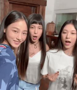 Newjeans Hanni Hyein And Haerin Dancing GIF