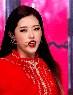 Olivia Hye Hyejoo GIF